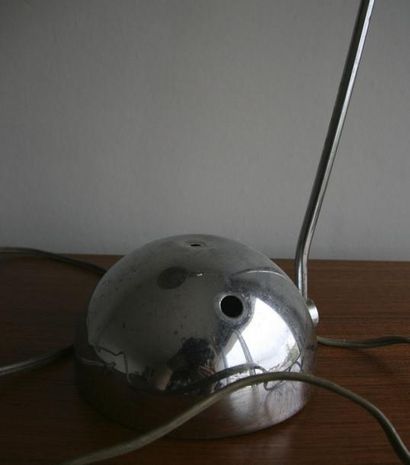 null Lampe d'atelier orientable en métal chromé à restaurer Années 1950 H. 40 cm