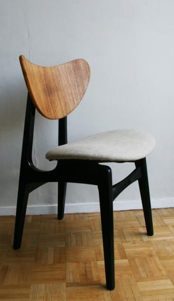 Edition G Plan Ensemble de 4 chaises modèle « Butterfly », piétement en bois laqué...