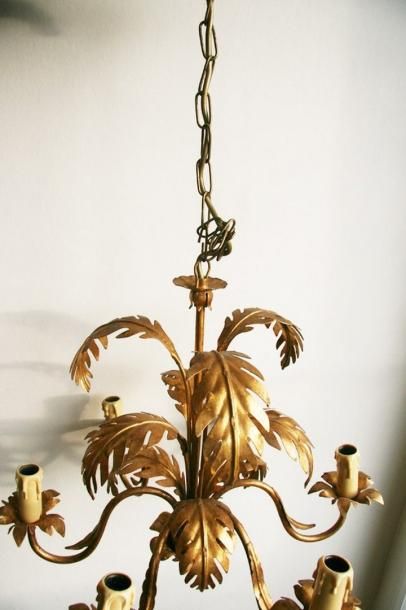 null Suspension en métal doré à décor de feuilles palmes à 6 lumières (cache douilles...