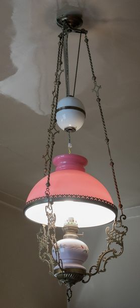 null Suspension lampe à pétrole monture bronze cache ampoule en verre opalin ros...