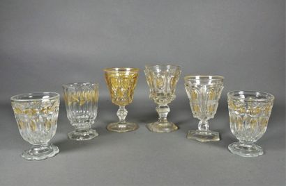null Lot de 9 verres dépareillés en cristal à décor doré, vers 1850 ( petit écla...