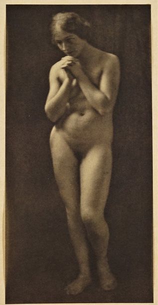 NUS FEMININS Nus académiques, nus en plein air, ca. 1920-1930. 39 tirages d’époque...
