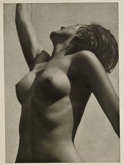 NUS FEMININS Nus académiques, nus en plein air, ca. 1920-1930. 39 tirages d’époque...