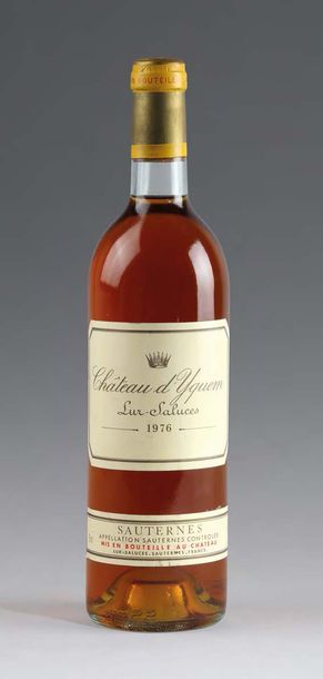 null 1 bouteille
CHÂTEAU D'YQUEM 1er Cru supérieur - Sauternes 1976
Niveau bas goulot.
Level...