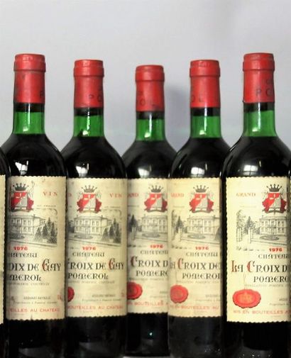 null 12 bouteilles
CHATEAU LA CROIX DE GAY - Pomerol 1976
Etiquettes légèrement tachées,...