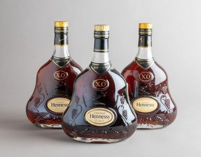 null 3 bouteilles
COGNAC HENNESSY X O
Dans leurs étuis d'origine.
Gift boxes.