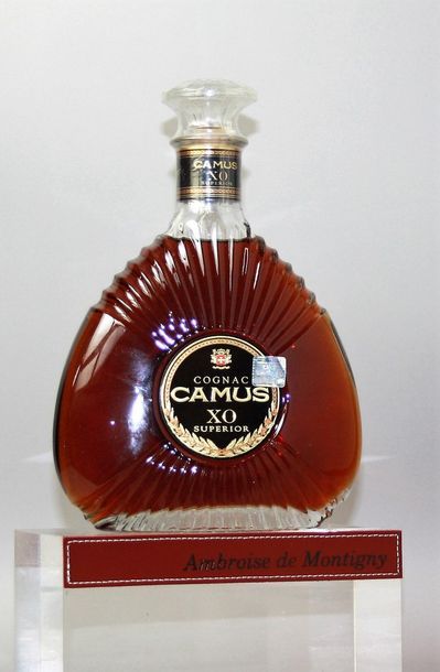 null 1 Flacon de 70cL COGNAC CAMUS SUPERIEUR X.O. Logé en étui. Original gift bo...