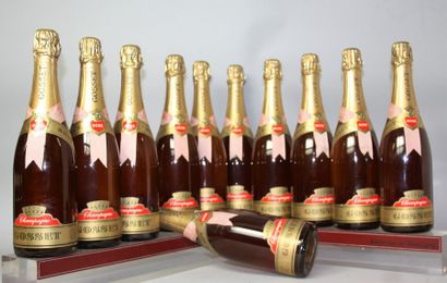 null 11 bouteilles CHAMPAGNE GOSSET ROSÉ Etiquettes légèrement griffées. Labels slightly...