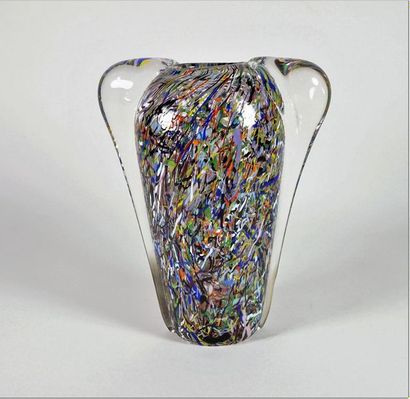 KOSTA BODA (Suède). Vase à double anse à décor intercalaire multicolore. H 23,5 ...