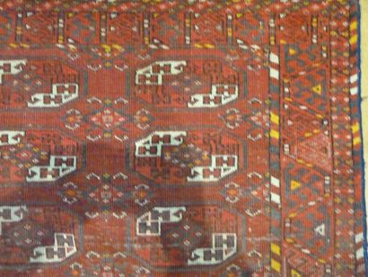 null Petit tapis d’orient en laine à décor géométrique Travail moderne 