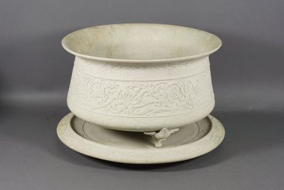 null Cache pot et son plat de présentation en céramique non émaillée 39 x 24 cm diam...