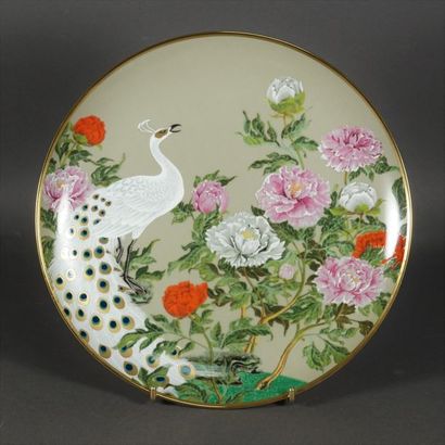 null Douze assisettes en porcelaine à décor d'oiseaux Travail de style Japonnais....