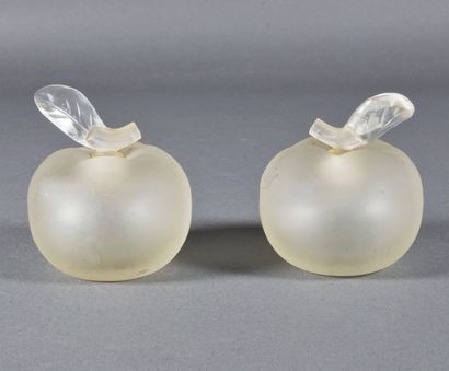 LALIQUE pour Nina RICCI 2 flacons à parfum "Fille d'Eve" en cristal satiné figurant...