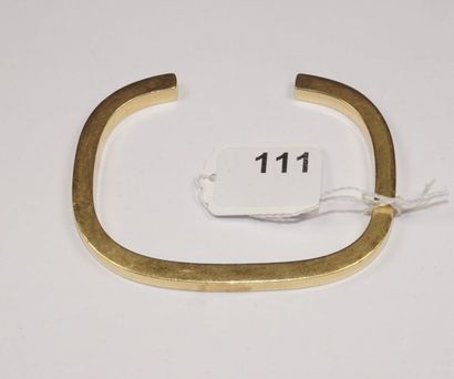 DIHN VAN Bracelet Jonc rigide ouvert en or jaune 18K (7500/oo) à section carrée....