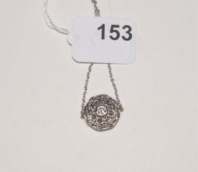 null Bracelet chaînette en or gris 18K (750/oo) orné d'un motif octogonal ancien...