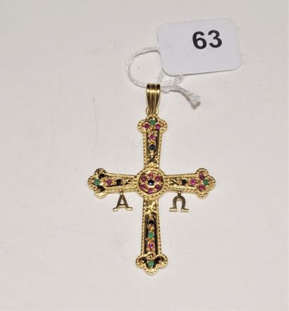 null Croix en or jaune 18K (750/oo) de style Byzantin entièrement ciselée et ornée...