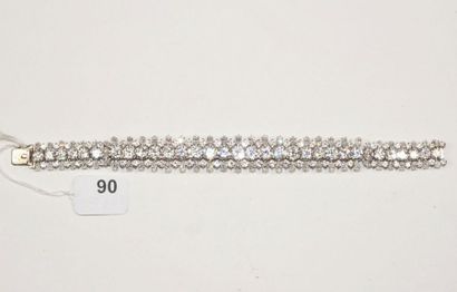 null Bracelet souple en platine (850/oo) orné au centre d'une ligne de diamants taille...
