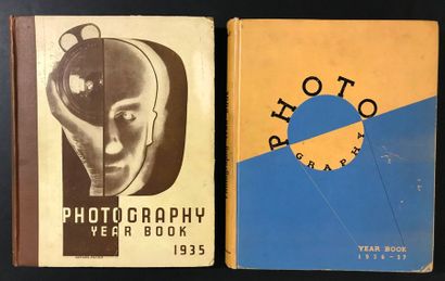 T.KORDA PHOTOGRAPHY YEAR BOOK. LES 2 PREMIERS VOLUMES (en anglais) - PHOTOGRAMMES,...