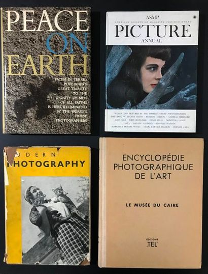 COLLECTIF MAGNUM PEACE ON EARTH. PHOTOGRAPHES MAGNUM. Editeur . ODYSSEY PRESS. 1964....