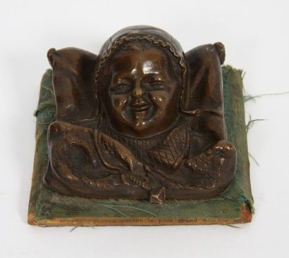 null PETIT BRONZE "TETE D'ENFANT ENDORMI"

En bronze représentant une tête d'enfant...