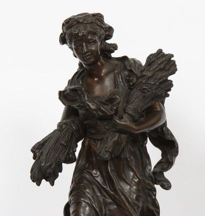 null BRONZE "LA JEUNE GLANEUSE" DE HIPPOLYTE MOREAU (1832-1927)

En bronze patiné,...