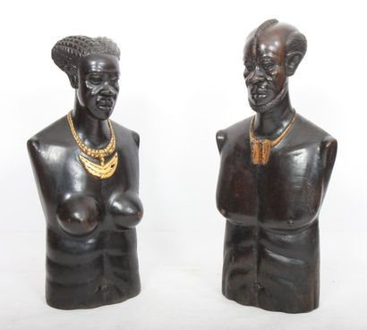 null IMPORTANTE PAIRE DE "BUSTES D'UN COUPLE AFRICAIN" ART DECO
En ébène sculpté...