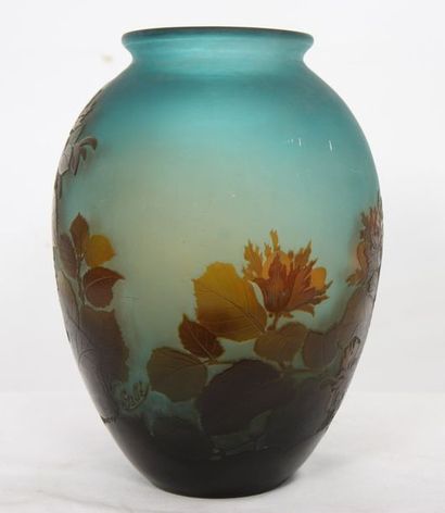 null GRAND VASE "AU NOISETIER" DE EMILE GALLE (1846-1904)

De forme ovoide à col...