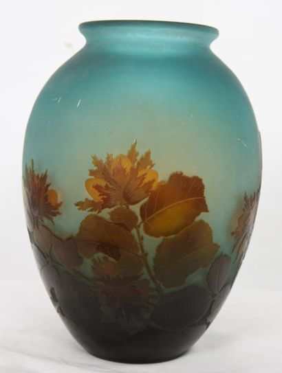 null GRAND VASE "AU NOISETIER" DE EMILE GALLE (1846-1904)

De forme ovoide à col...