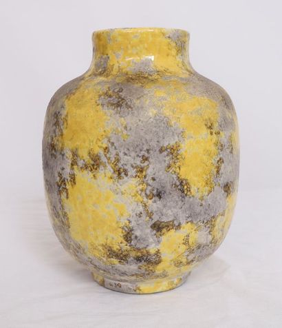 null VASE EN CERAMIQUE DE VALLAURIS DE MASSIER

En céramique jaune et grise,signéen...