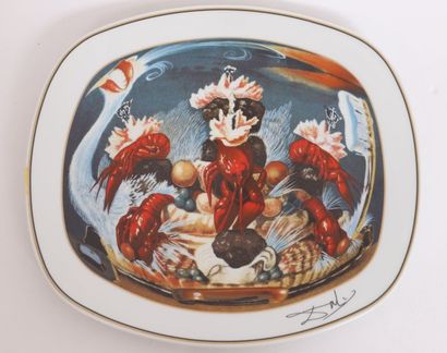 null SUITE DE 6 ASSIETTES EN PORCELAINE DE LIMOGES "LES DINERS DE GALA" 1981 DE SALVADOR...