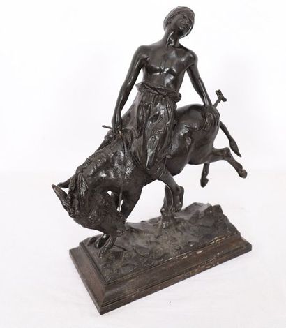 null BRONZE ORIENTALISTE "JEUNE ARABE SUR UN ANE EN RUADE" DE PAUL ECHELE (1859-1910)

Bronze...