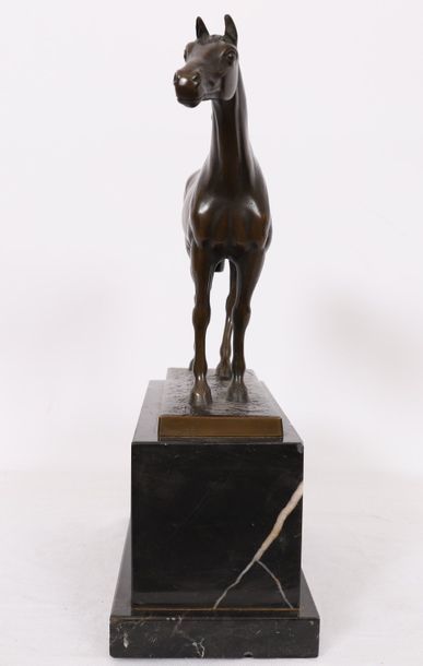 null BRONZE "CHEVAL AU REPOS" DE OTTO RASMUSSEN (1845-1912)

En bronze à patine marron,...