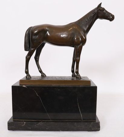 null BRONZE "CHEVAL AU REPOS" DE OTTO RASMUSSEN (1845-1912)

En bronze à patine marron,...