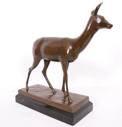 null BRONZE ART DECO "BICHE A L'ECOUTE" DE WILLY ERNST SCHADE (1892-1958)

Bronze...