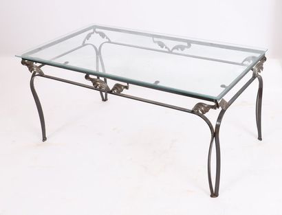 null TABLE BASSE 1950

A plateau rectangulaire en verre, à pietement en fer forgé...