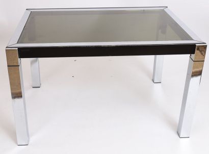 TABLE MODERNE ITALIENNE

En métal chromé...