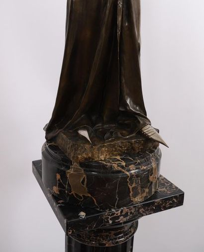 Félix CHARPENTIER BRONZE "JEANNE D'ARC" DE FELIX CHARPENTIER (1858-1924)
En bronze...