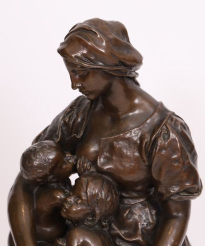 null IMPORTANT GROUPE EN BRONZE "FEMME AUX ENFANTS DITE CHARITE" DE Paul DUBOIS (1829-1905)

En...