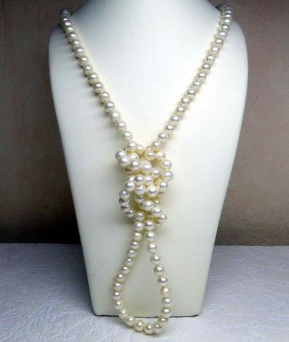 null Un sautoir en perles de culture naturelles diamètre 7 - 7,5 mm d'une longueur...