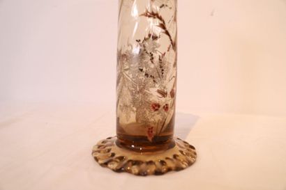 null EMILE GALLE CRISTALLERIE

Vase tube reposant sur un pied pétiolé décoré de feuillages...
