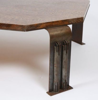 null IMPORTANTE TABLE BASSE DANS LE GOUT DE PRINTZ ( 1889-1948 )

Table en placage...
