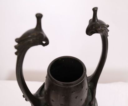 null VASE "WITH BIRD HEADS" ART AND CRAFT

In patinated brass and bronze, decorated...