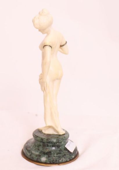 null IVORY SUBJECT "NU FEMININ 1900" OF Louis BARTHELEMY (XIX-XXth)

In carved ivory,...