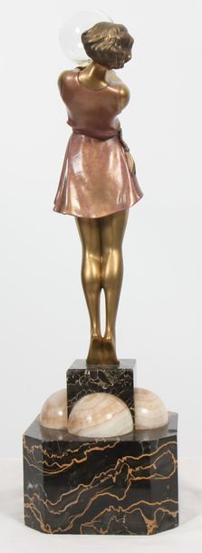 null BRONZE 1925 "YOUNG WOMAN WITH A GLASS BALL" BY ARMAND GODARD (XIX-XXth)

In...