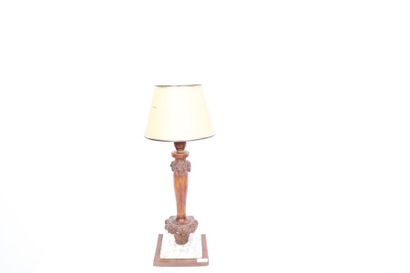 null LAMP "AUX TÊTES DE BELIERS" 1925

Made of carved natural wood, with a baluster...