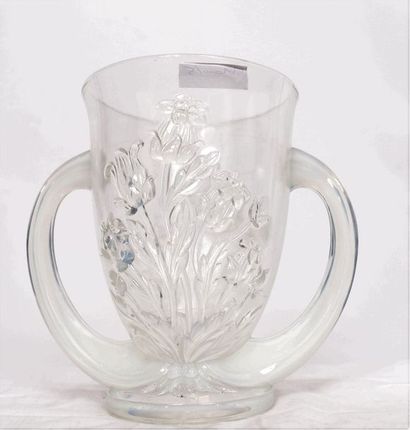 null PITCHER "WITH BOUQUET OF FLOWERS" OF VERLYS

In pressed moulded glass, signed...
