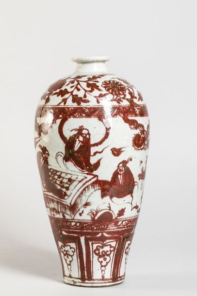 null Vase meïping en épaisse porcelaine à décor rouge de fer illustré de scènes de...