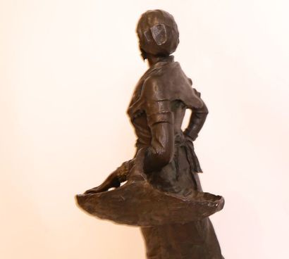 null BRONZE "PAYSANNE AU PANIER" DE Ernest Charles GUILBERT (1848-?)

En bronze patiné,...