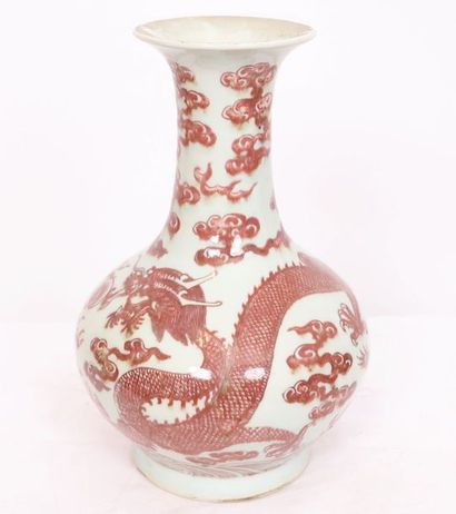 null RED IRON PORCELAIN VASE "WITH IMPERIAL DRAGONS" CHINA QING
Yuhuchuping shaped...