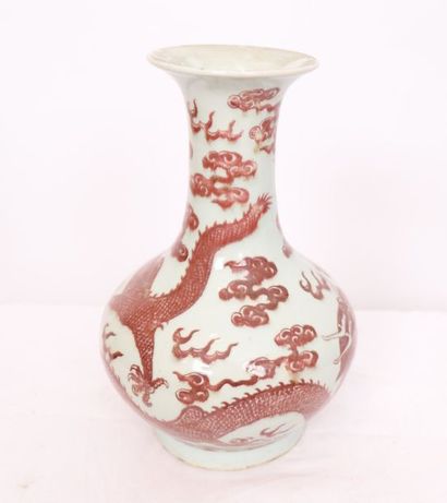 null RED IRON PORCELAIN VASE "WITH IMPERIAL DRAGONS" CHINA QING
Yuhuchuping shaped...